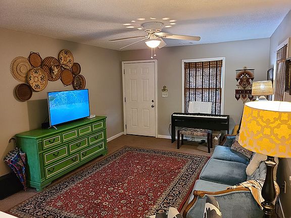 5th image of 601 Cornelia Dr