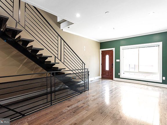 4th image of 615 Emily St