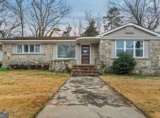 141 Fairview Dr, Fairburn, GA