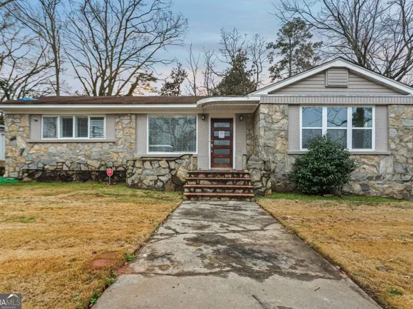 141 Fairview Dr, Fairburn, GA 30213