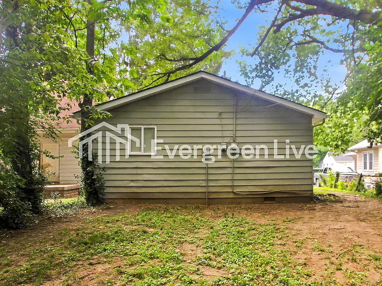 3433 Caroline Ave — Photo 15