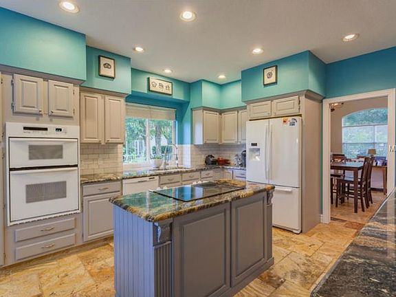 4th image of 17935 Holly Brook Dr