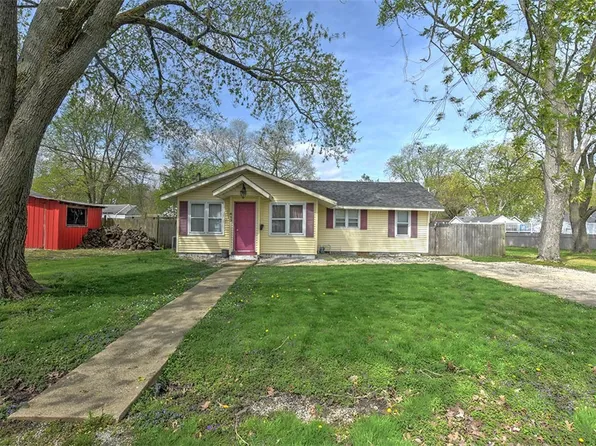 413 N East St, Moweaqua, IL 62550