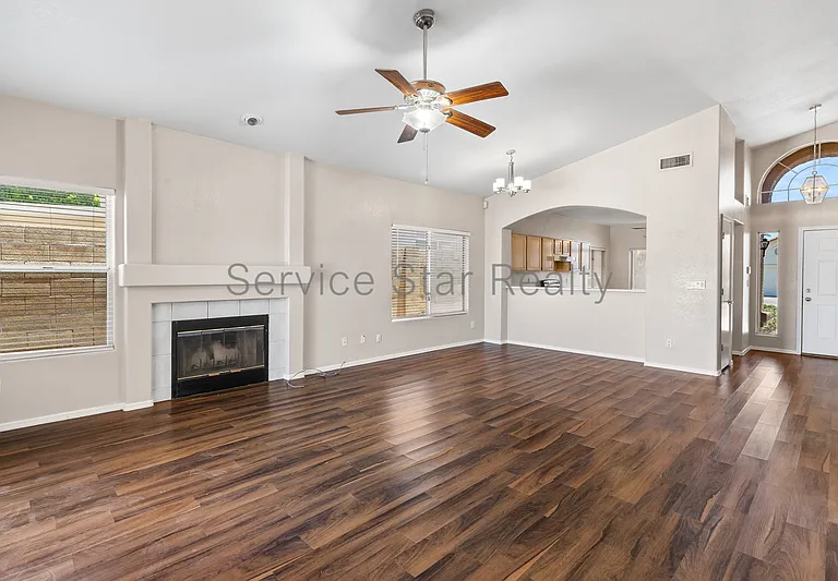 1318 E Saint John Rd — Photo 4