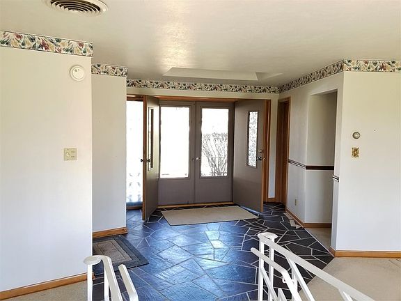 5th image of 23388 Greenleaf Blvd