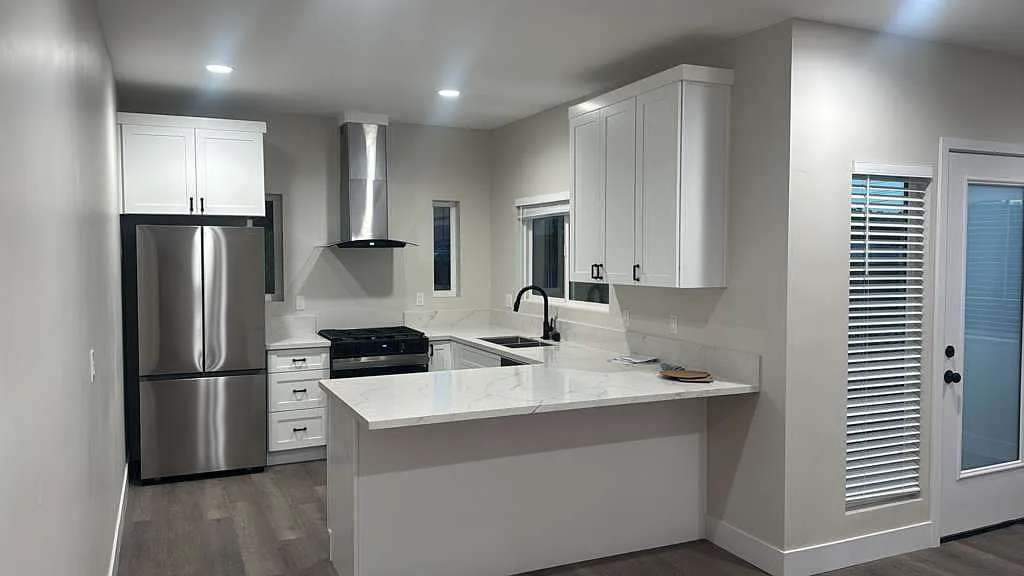 2 bed, 750 sqft, $2,760 — Photo 1