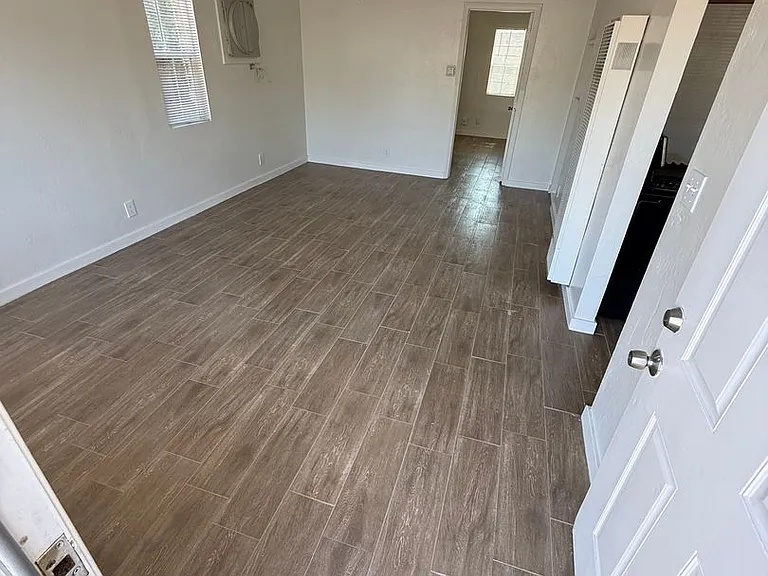 415 Jeffrey St — Photo 5