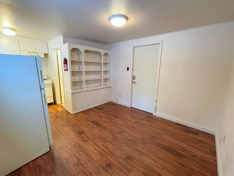 1335 Hyder St — Photo 40