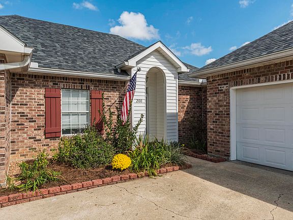 3rd image of 200 Wildflower Ln