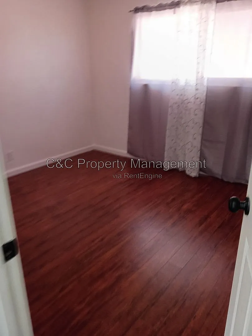 2 bed, 1.0 bath, 800 sqft, $2,100 — Photo 2