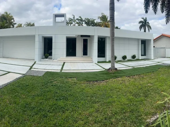 10465 NW 130th St, Hialeah Gardens, FL 33018