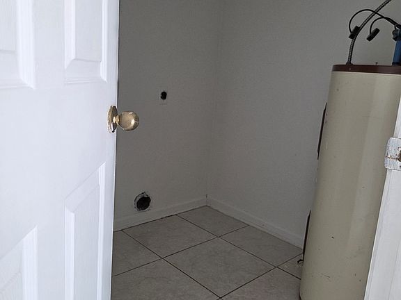 4th image of 945 Ruth Dr