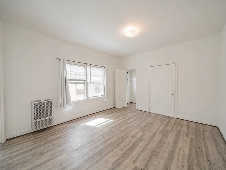 544 37th Street — Photo 2