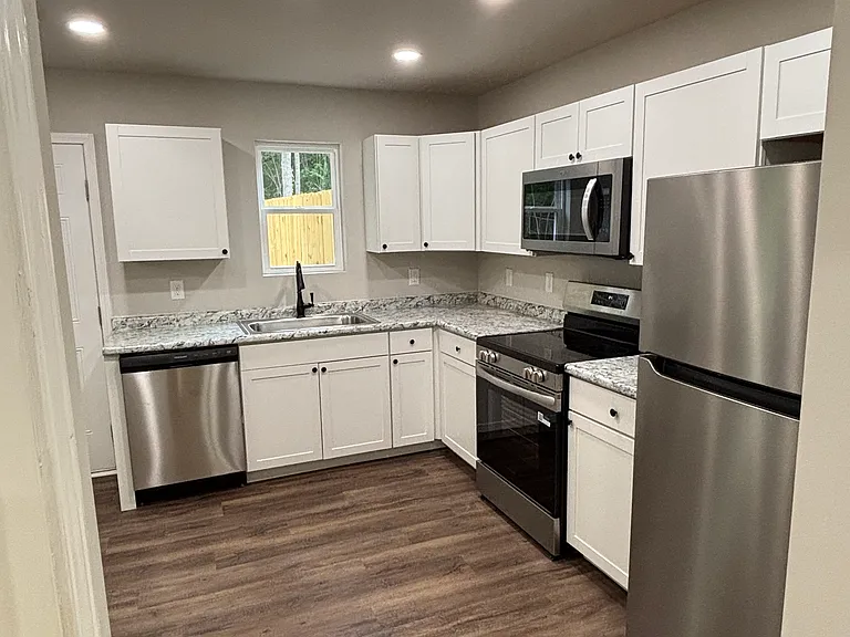 305 N 4th St #B — Photo 8