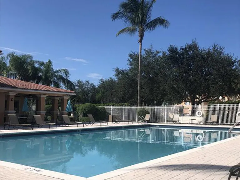 181 SW Palm Dr #203 — Photo 19