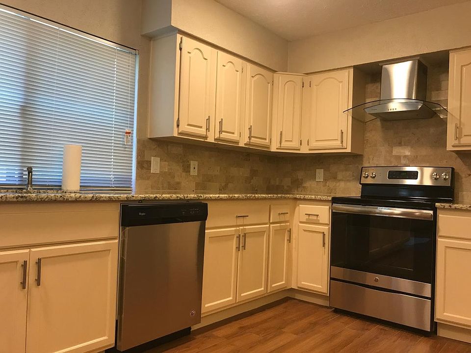 1st image of 2622 Crestmoor Ct