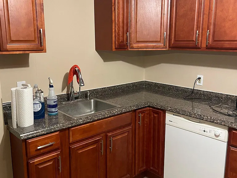 655 Farmington Ave #1 — Photo 4