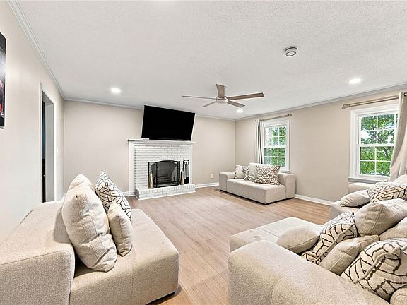3rd image of 436 Peace Haven Road