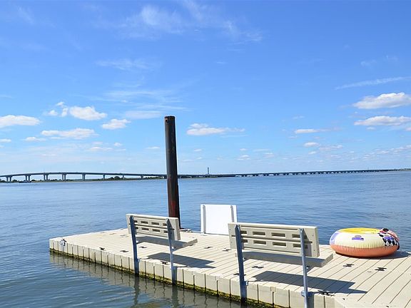 4th image of 238A Bay Ave #2