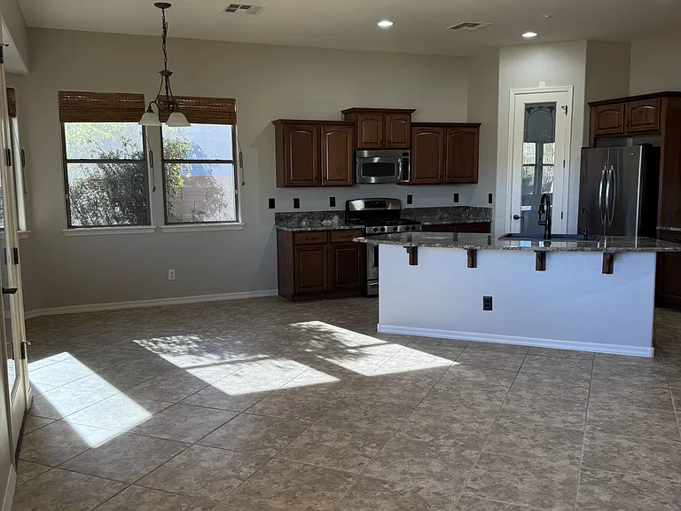 18391 W Verdin Rd — Photo 8