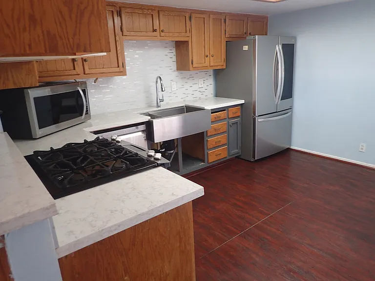 1008 W Atkins Ave — Photo 3