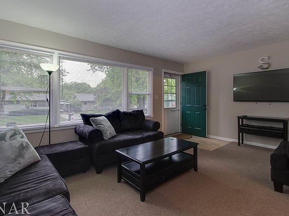 4th image of 22 Delaine Dr