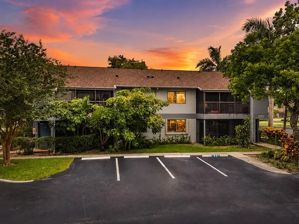 2753 S OAKLAND FOREST Drive #102, Oakland Park, FL 33309