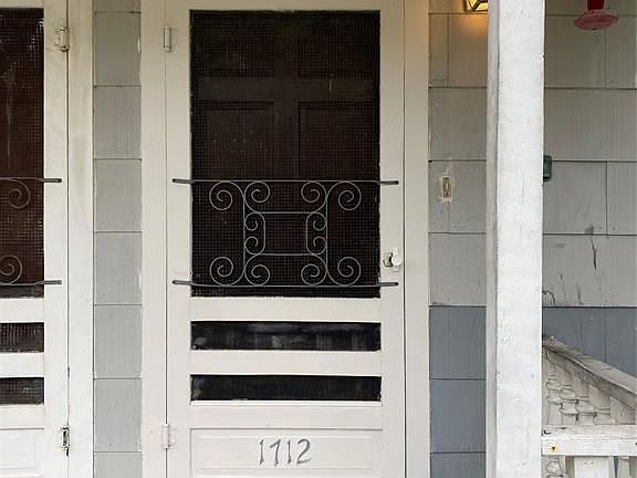 2nd image of 1712 Sealy St