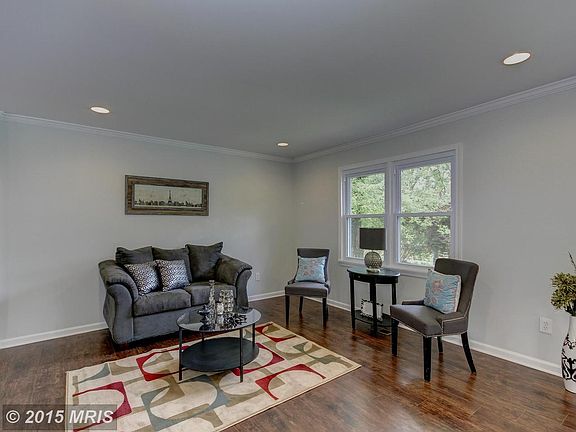 4th image of 1615 Woodside Ave