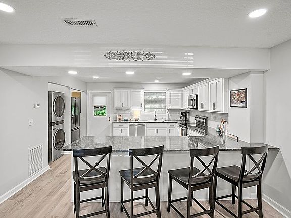 4th image of 638 Bowers Ct #638