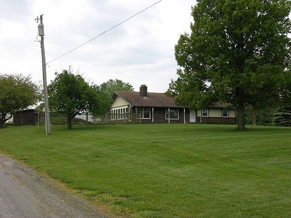 2nd image of 868 S Country Ln
