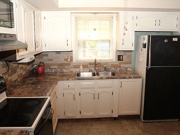 4th image of 3 Little Brook Ct