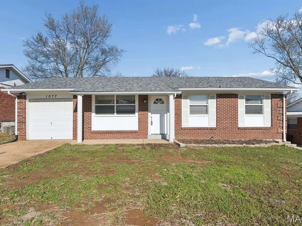 1077 Dawn Valley Dr, Maryland Heights, MO 63043