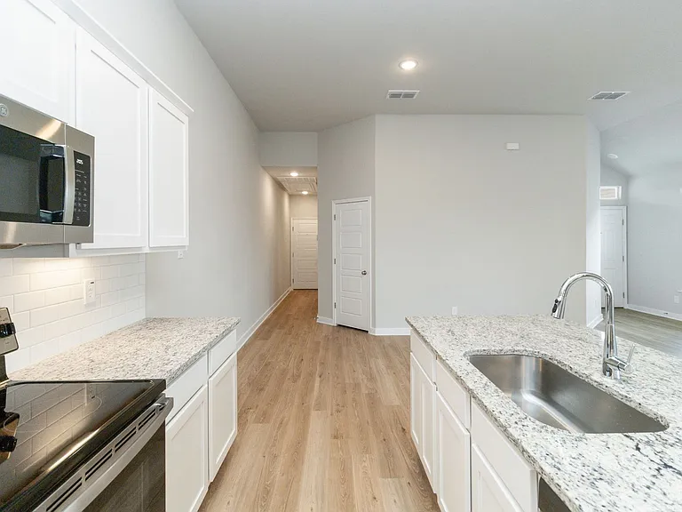 830 Staglin St #B — Photo 13