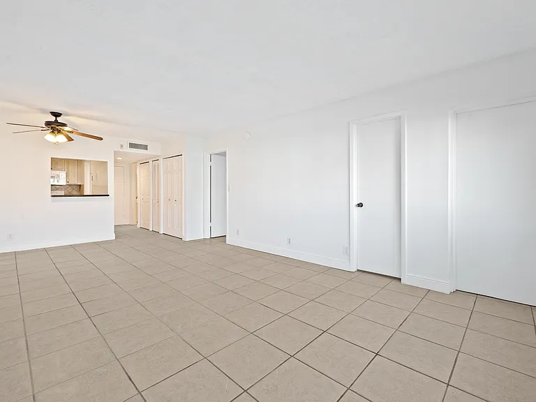 140 Lakeview Dr #103 — Photo 6