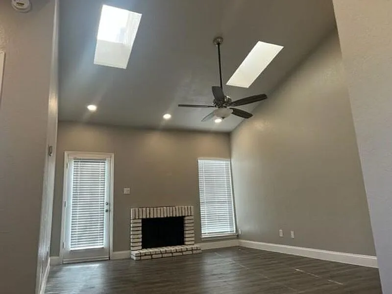 1 bed, 1.0 bath, 739 sqft, $1,500 — Photo 2