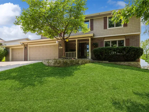 7944 Roseland Dr, Urbandale, IA 50322