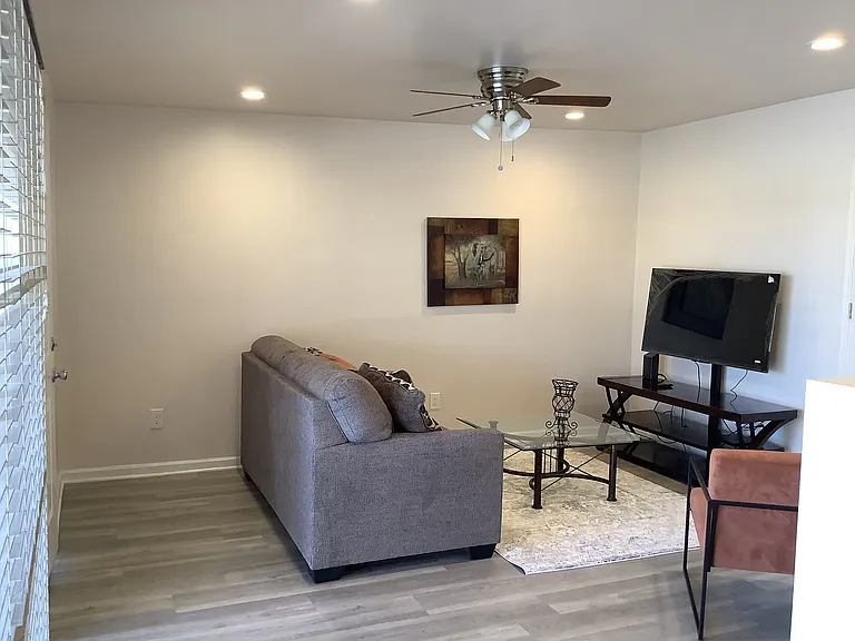 4508 E Linden St — Photo 2