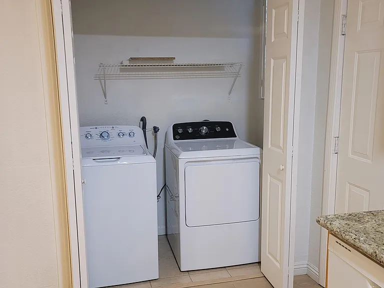 424 Bay St — Photo 7