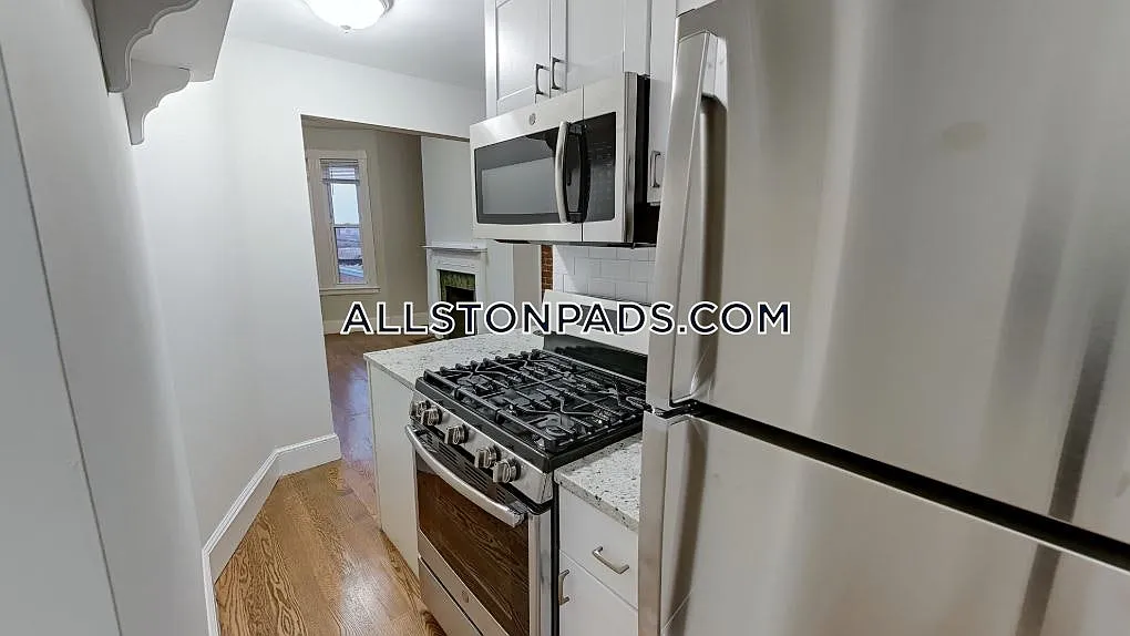 3 bed, 999 sqft, $3,000 — Photo 2