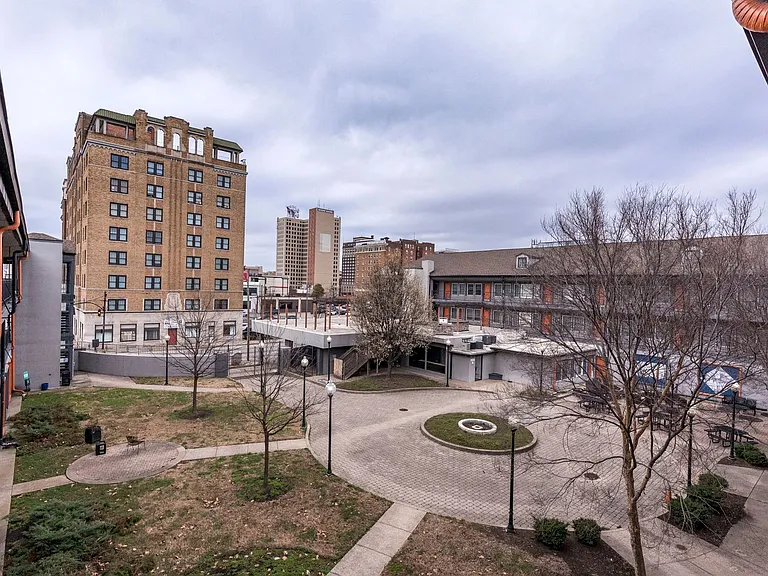 Urban Flats (Downtown Louisville) — Photo 14