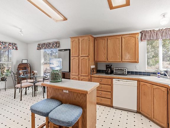 3rd image of 7383 Hartley Road
