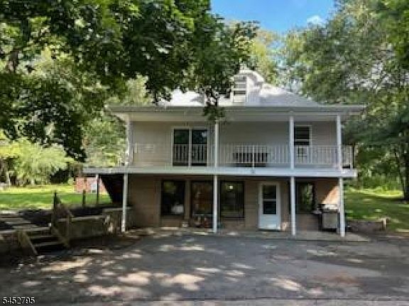 2nd image of 16 Pleasant Hill Rd