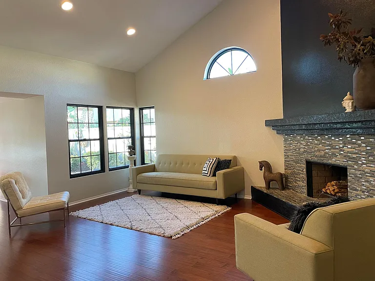 15895 Avenida Villaha — Photo 3