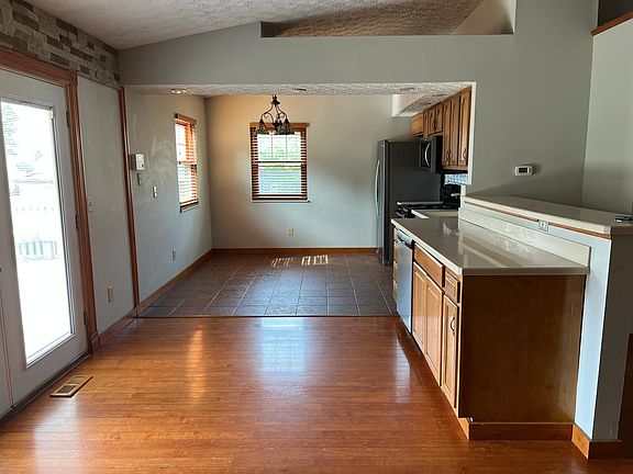 4th image of 7521 Kittansett Ln