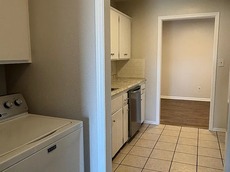 5401 NW King Richard Ave #B — Photo 8