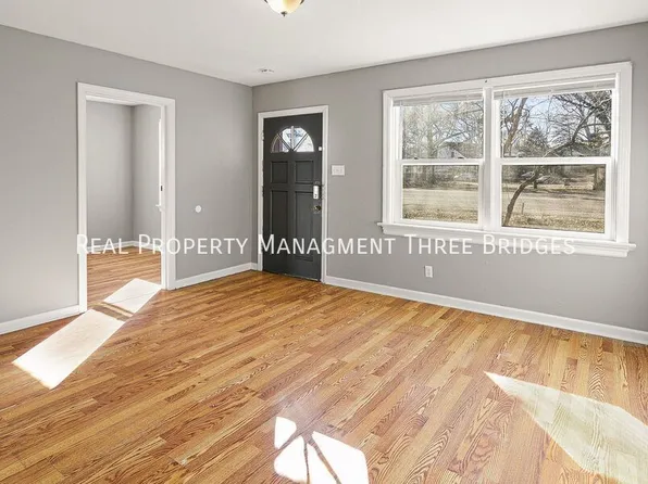 1180 S New Florissant Rd, Florissant, MO 63031