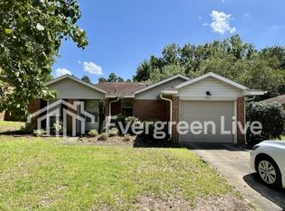 105 Barrow Ct, Raeford, NC 28376