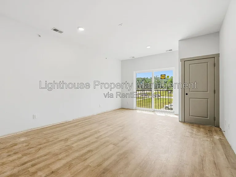 Riverbend Flats Apartments — Photo 45