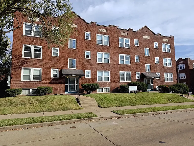 (370) 2526-30 Bellevue — Photo 1